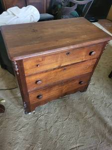 Vintage Wooden 4-Drawer Dresser with Locking Top Drawers & Turned Feet