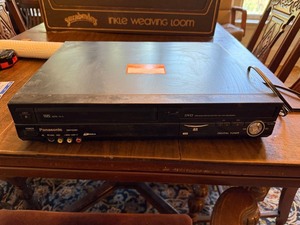 Panasonic DMR-EZ48V VHS DVD Recorder Combo Digital Tuner Good