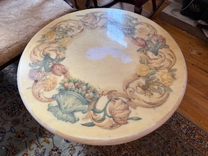 Round Florentine Style Painted Coffee Table 35in Gilt Pedestal Base