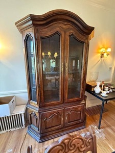 Traditional Oak China Cabinet Lighted Curio Hutch 58in Wide Good