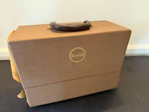Kodak Kodaslide Highlux III Slide Projector w Case Vintage Untested