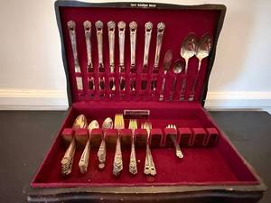 1847 Rogers Bros Silverplate Flatware Set w Chest Floral Pattern