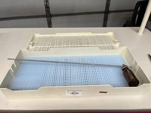 Jacques Talc Blower 2. A medical device used to evenly spray sterile powder onto lung linings to treat fluid or air leaks. Key features 15 nozzle, precise manual control, and durable storage tray. High-success seal