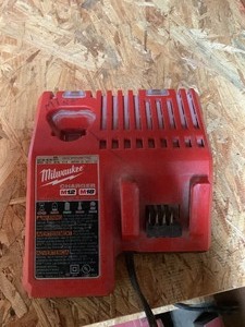 Milwaukee M12 & M18 Charger