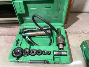 Greenlee Hydraulic Knockout Punch Driver, Hand Pump & Dies