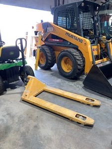 Manual 4,000lb Pallet Jack
