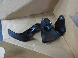 INTERNATIONAL ELECTRONIC ACCELERATOR PEDAL - NEW