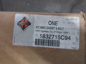 INTERNATIONAL HEAD GASKET AND BOLT KIT - NEW
