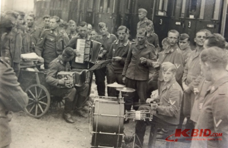 lot 11 image: Lot of 7  Original WWII German Soldiers photos