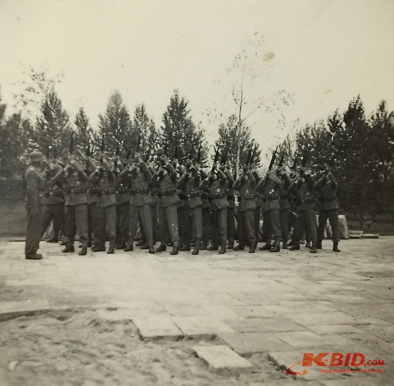 lot 28 image: Lot of 6 Original WWII German Soldiers photos