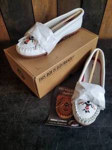 New Minnetonka Moccasins womens Beaded White Thunderbird Size 11