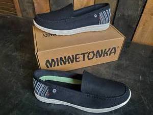 New Minnetonka Moccasins Black Linnen Size 11