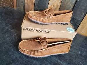 New Minnetonka Moccasins Mens Tie Tread Brown Size 13