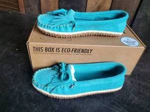 New Minnetonka Moccasins Womens Kilty Tread Turqouise Size 6