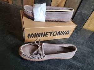 New Minnetonka Moccasins Womens Kilty Tread Gray Size 11