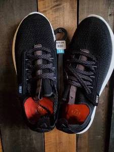 New Reef Mens Size 12 Shoes
