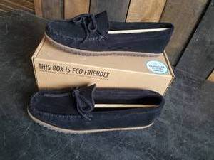 New Minnetonka Moccasins Tie Tread Black Size 11