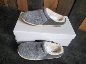 New Minnetonka Moccasins Tahoe Clog Size 5M grey