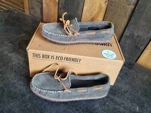 New Minnetonka Moccasins Tie Tread Charcoal Size 7