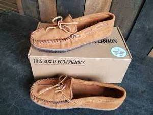 New Minnetonka Moccasins Tie Tread Brown Size 9