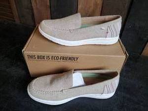 New Minnetonka Moccasins  W Discover Natural Size 9M