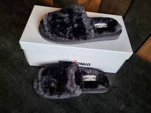 New Minnetonka Moccasins Charcoal LOLO Size 5M Slippers