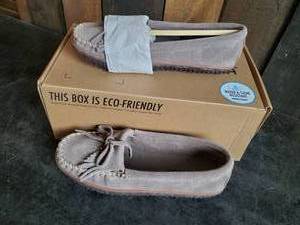 New Minnetonka Moccasins Woments Kilty Tread Grey Size 6