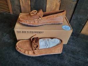 New Minnetonka Moccasins Tie Tread Borwn Mens Size 9