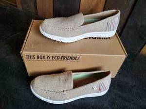 New Minnetonka Moccasins W Discover Natural Size 6M Shoes
