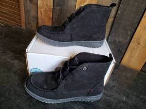 New Minnetonka Moccasins Tealey Black Size 10M