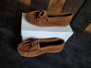 New Minnetonka Moccasins Dusty Brown Size 1