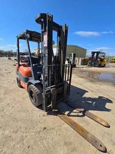 1996 Toyota 52-6FGU30 6000lb LP Forklift