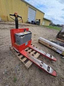 2005 Kalmar 4500lb Pallet Jack - For Parts or Repair