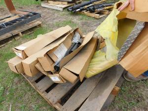Diamond Plate Half Fenders & Mounting Hardware for Semi