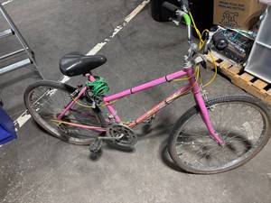 Huffy Comfort Touring Bicycle - Ladies Frame, 26 in Wheels