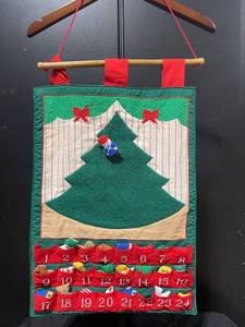 Advent Calendar Wall Hanging - 24 Pockets with Christmas Tree Design
