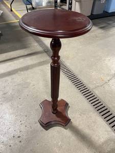 BomBay outlet Round Pedestal Plant stand  with Turned Column and Scalloped Base - Classic Style number 094