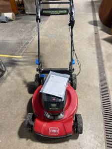 Toro 60V Max 22-In Recycler Lawn Mower - Flex-Force Power System (2146621466T21468) bagger and charger included