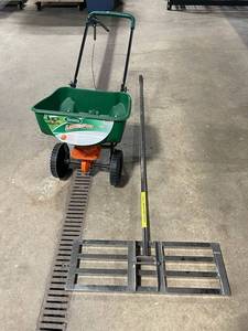 Scotts LawnPro Broadcast Spreader - With Lawn Leveler Accessory