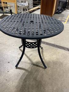 Round Outdoor Table with Lattice Grid Top and Umbrella Hole