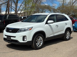 2015 KIA SORENTO LX All Wheel Drive  No Accidents Reported (NO RESERVE)