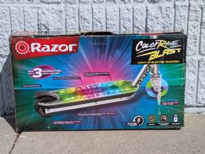 RAZOR COLOR RAVE BLAST LIGHT UP ELECTRIC SCOOTER