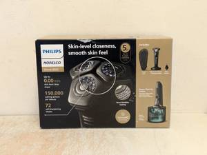 NEW PHILIPS NORELCO SHAVER 8000