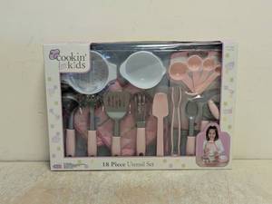 NEW COOKIN FOR KIDS 18 PIECE UTENSIL SET