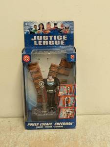 NEW MATTEL DC JUSTICE LEAGUE POWER ESCAPE SUPERMAN