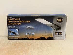 NEW SOL R BRITE SOLAR AREA LIGHT 5000 LUMENS