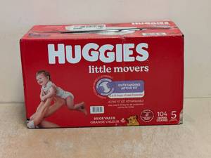 NEW HUGGIES LITTLE MOVERS DIAPERS SIZE 5 (104CT)