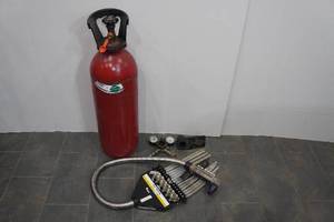CO2 Tank with Beverage Dispensing Gun and Regulator
