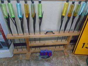 Rack with multiple tiki torches. Approx 10 to 12. As shown. CASH ON SITE ONLY. PICKUP IS MONDAY MAY 4TH FROM 11 AM TO 4 PM. REGARDLESS WHAT THE SCHEDULE STATES.