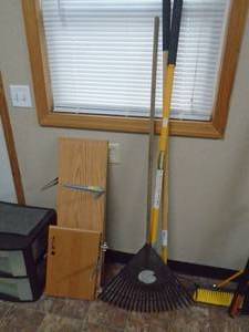 Qty of 3 yard racks. As shown.CASH ON SITE ONLY. PICKUP IS MONDAY MAY 4TH FROM 11 AM TO 4 PM. REGARDLESS WHAT THE SCHEDULE STATES.